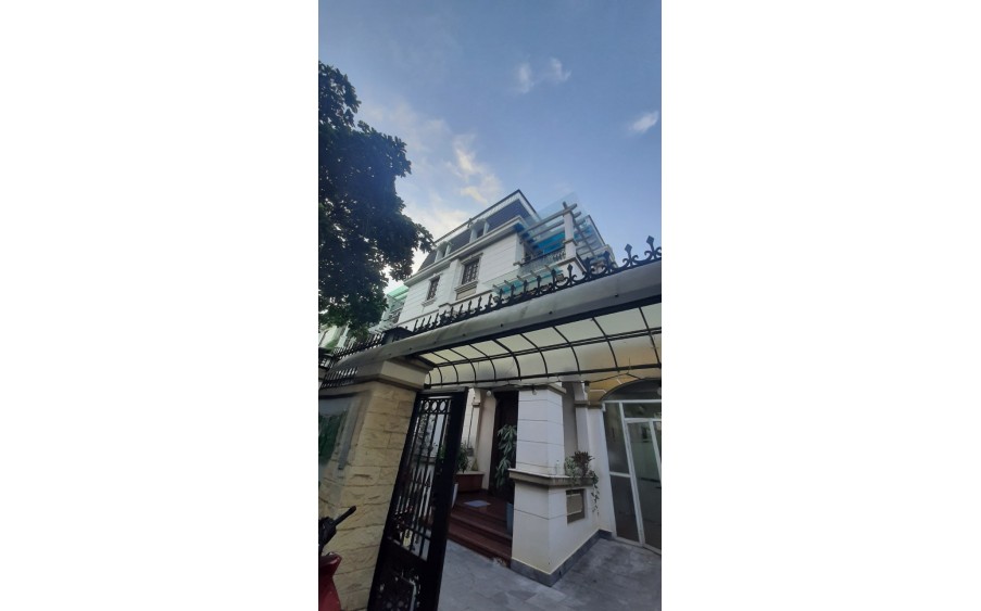 CHO THUÊ CẢ TÒA BIỆT THỰ TÂY NAM BÁN ĐẢO LINH ĐÀM, 4 TẦNG, 180M2, 7 PHÒNG, 7 WC, GIÁ 35TR